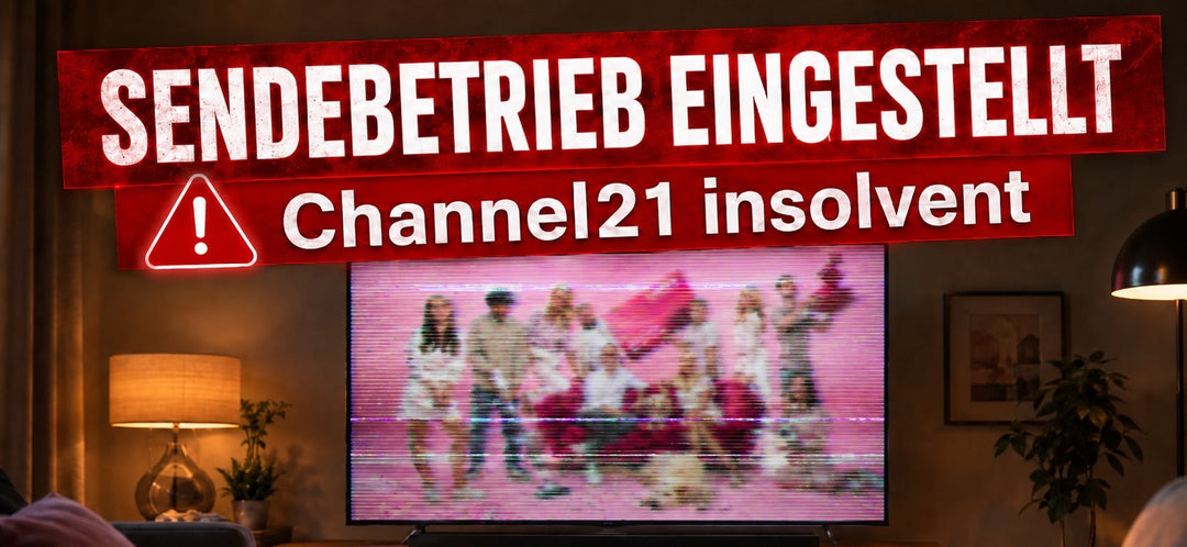 Ein Fernseher steht in einem Wohnzimmer und zeigt ein verschwommes Bild des Channel21. Darüber steht, dass Channel21 den Sendebetrieb einstellt und Insolvent ist.